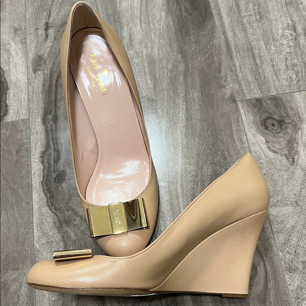 🔥🔥🔥Kate Spade Made In ITALY Nude Heels with Gold Bow
